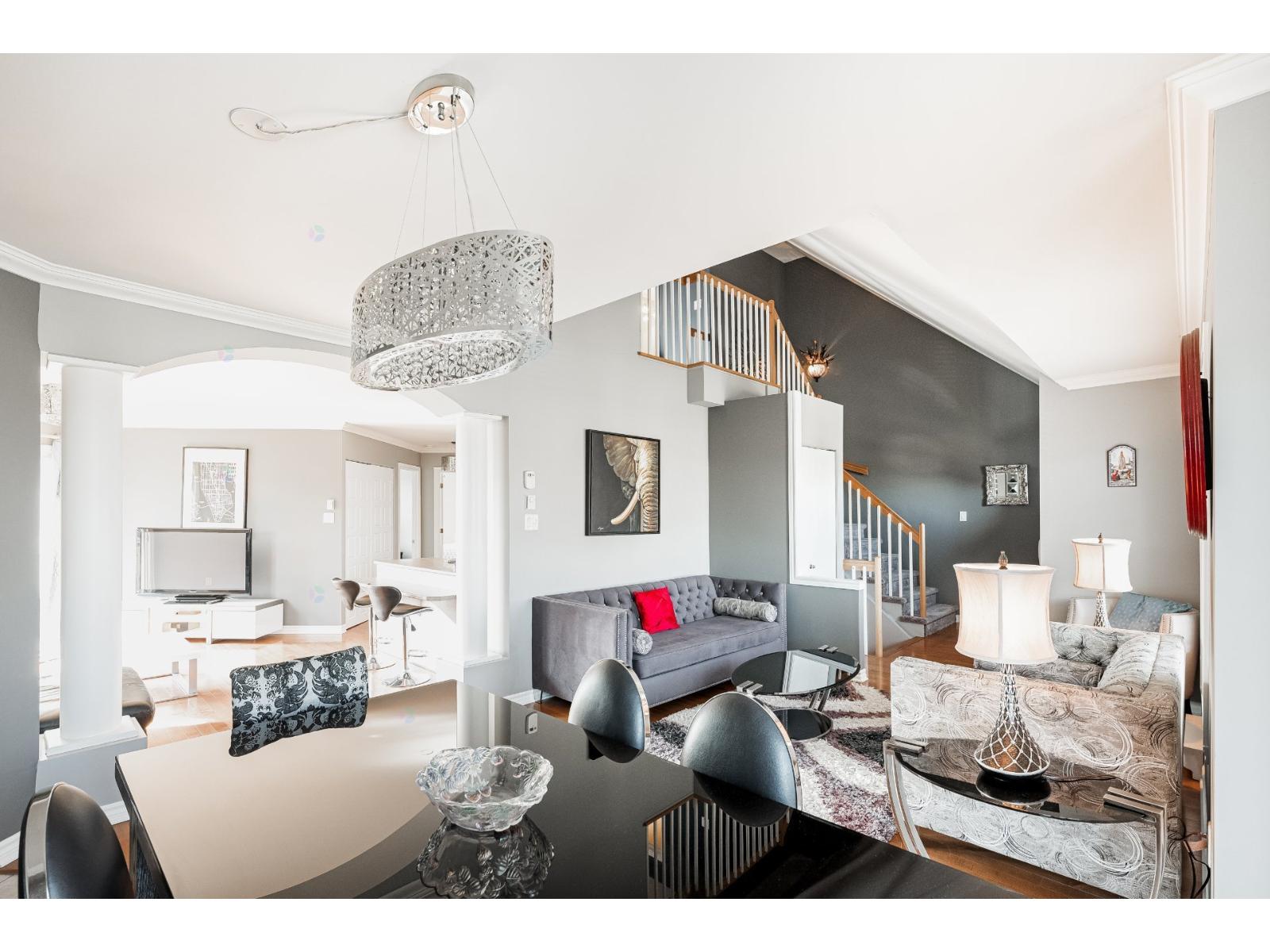 121 Rue Athènes, Dollard-des-Ormeaux, Quebec H9B3L4