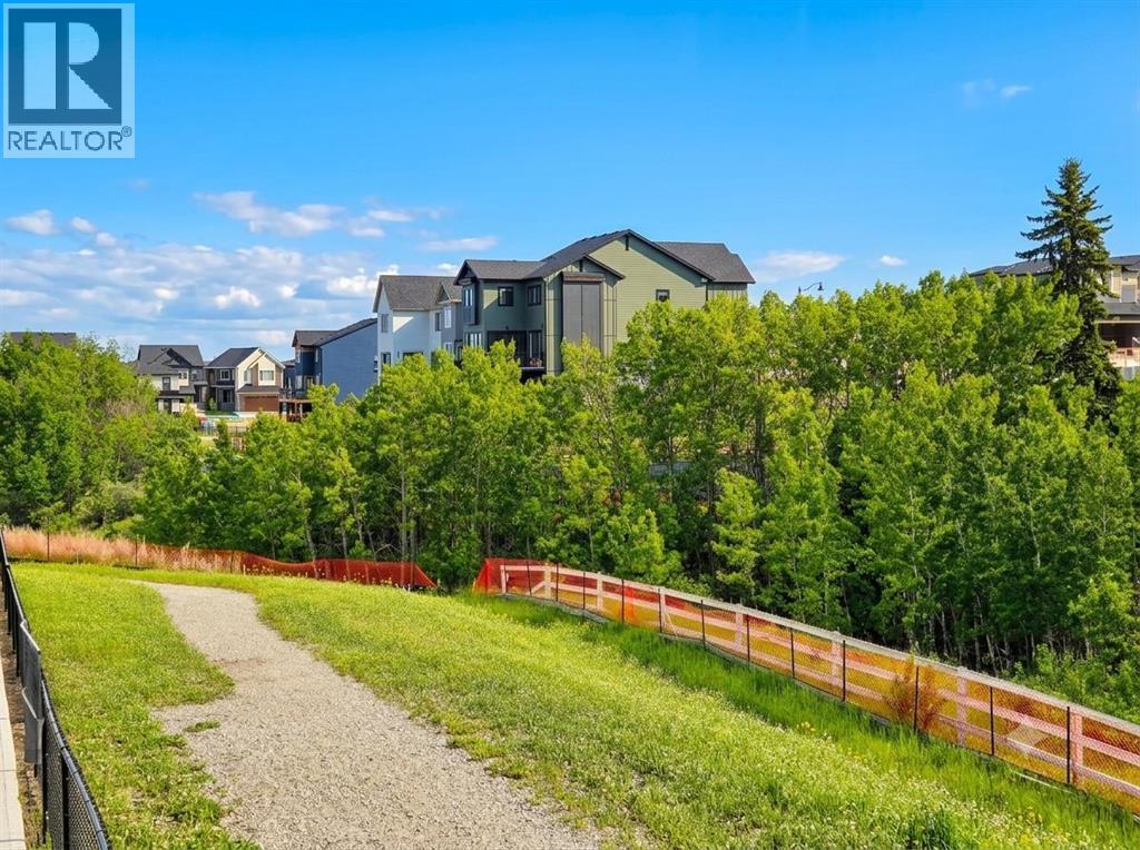 Row / Townhouse for Sale in 178, 2231 81st Street SW|Calgary, Alberta T3H6M4 5