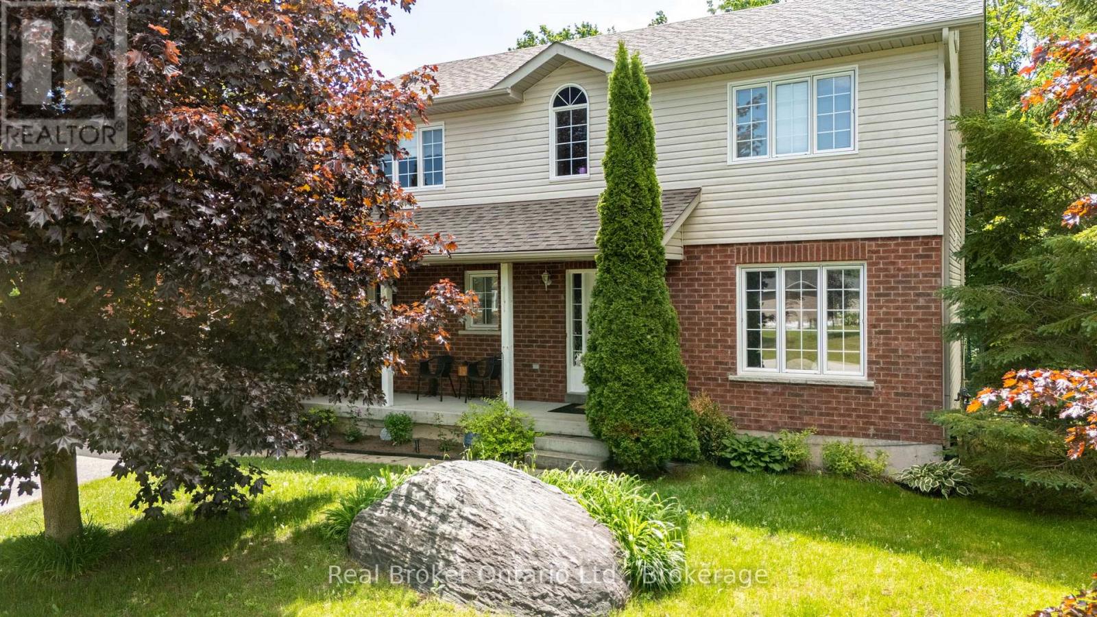 9 BOYD CRESCENT