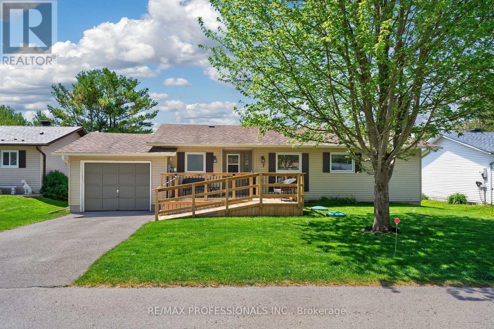 7 TAMARACK COURT