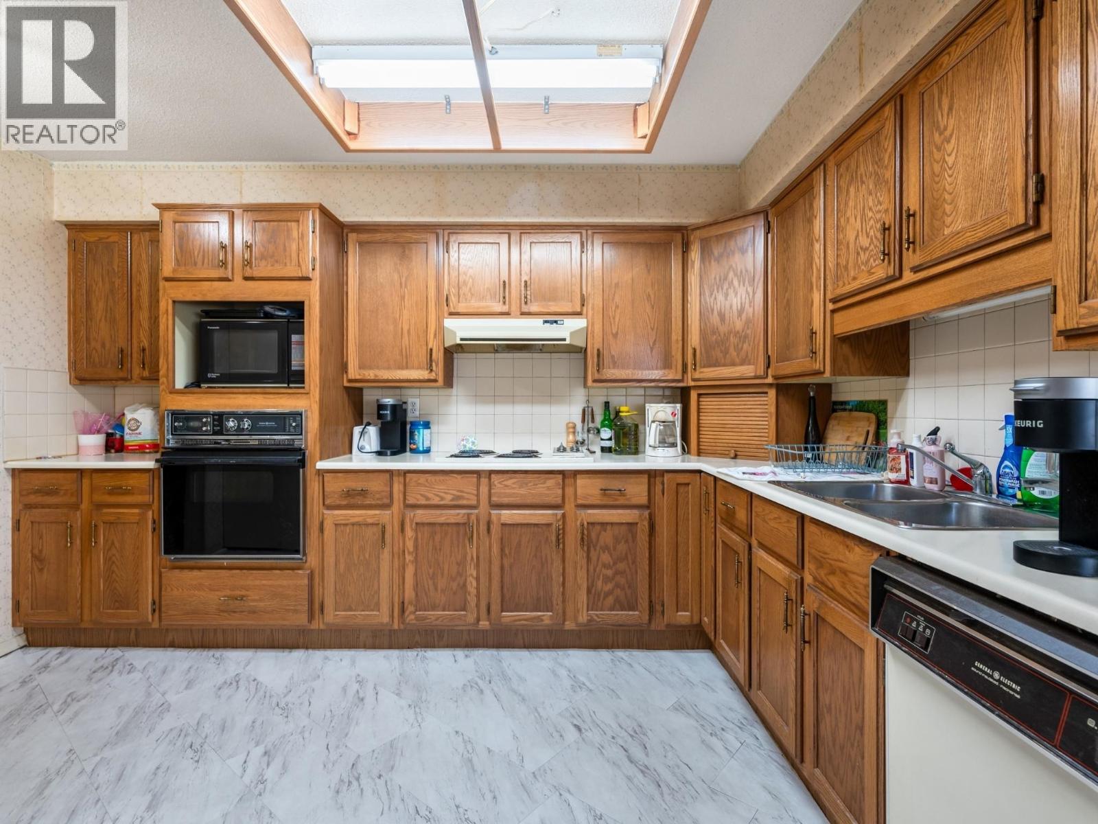 minoruページ1 For sale: 301 7660 MINORU BOULEVARD, Richmond, British Columbia