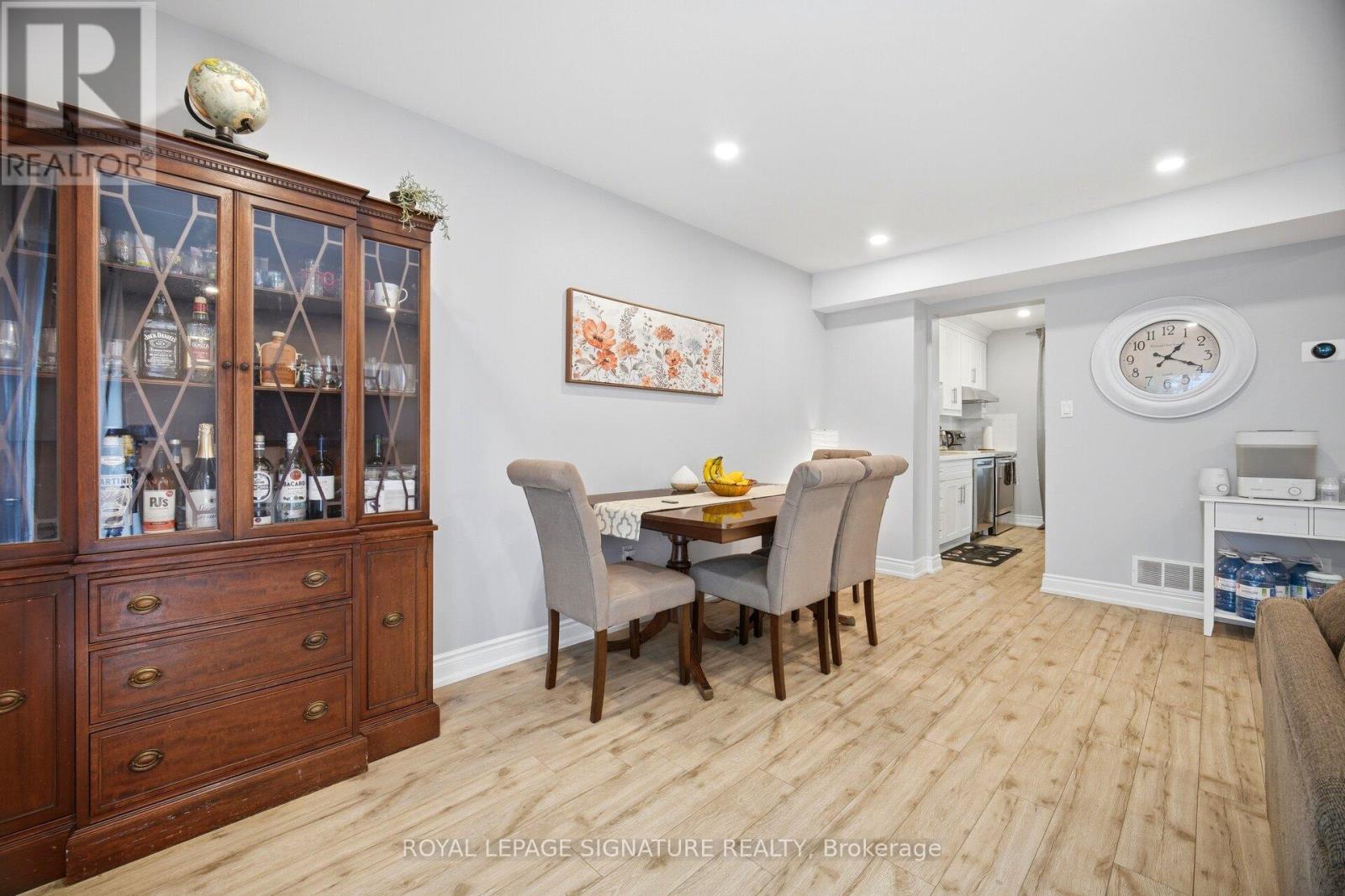 Row / Townhouse for Sale in 105 - 6540 FALCONER DRIVE|Mississauga (Streetsville), Ontario L5N1M1 5