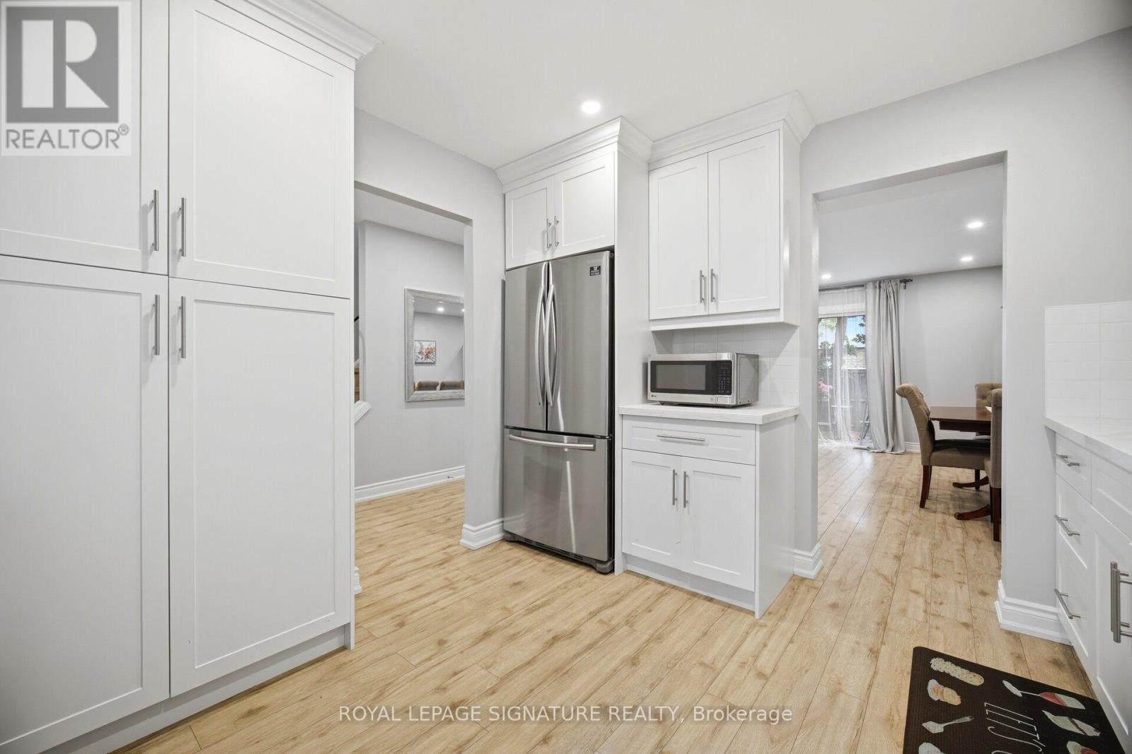 Row / Townhouse for Sale in 105 - 6540 FALCONER DRIVE|Mississauga (Streetsville), Ontario L5N1M1 4