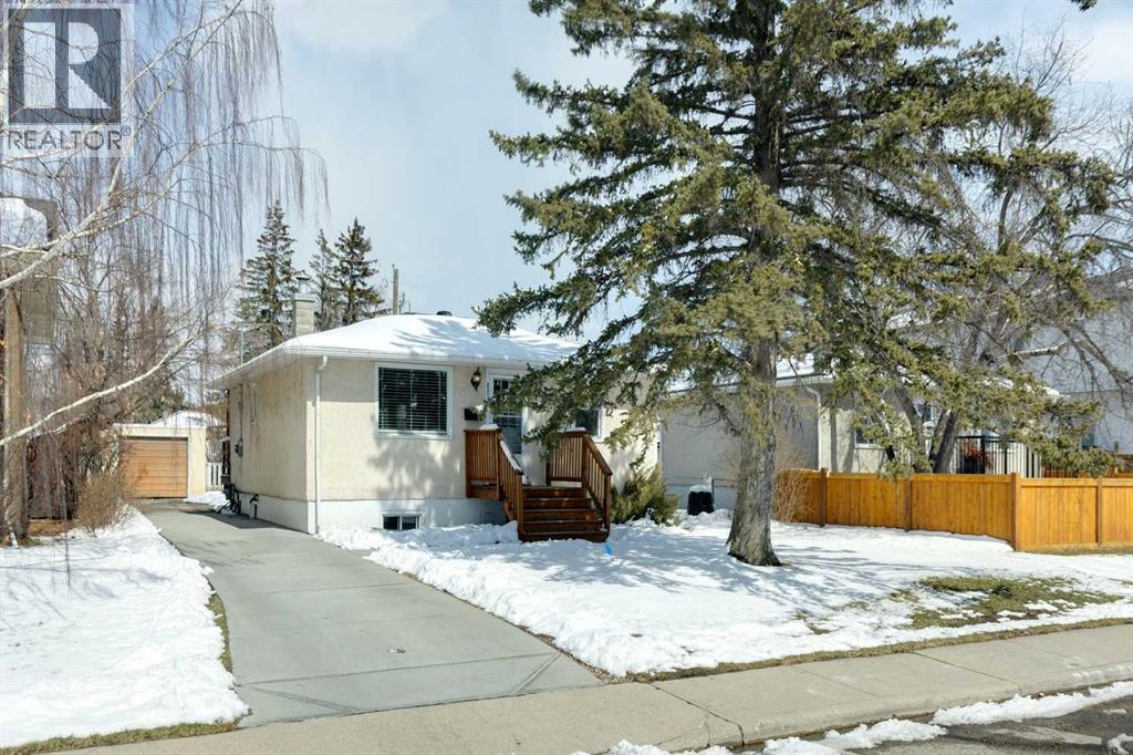House for Sale in 8312 47 Avenue NW|Calgary, Alberta T3B1Z7 2