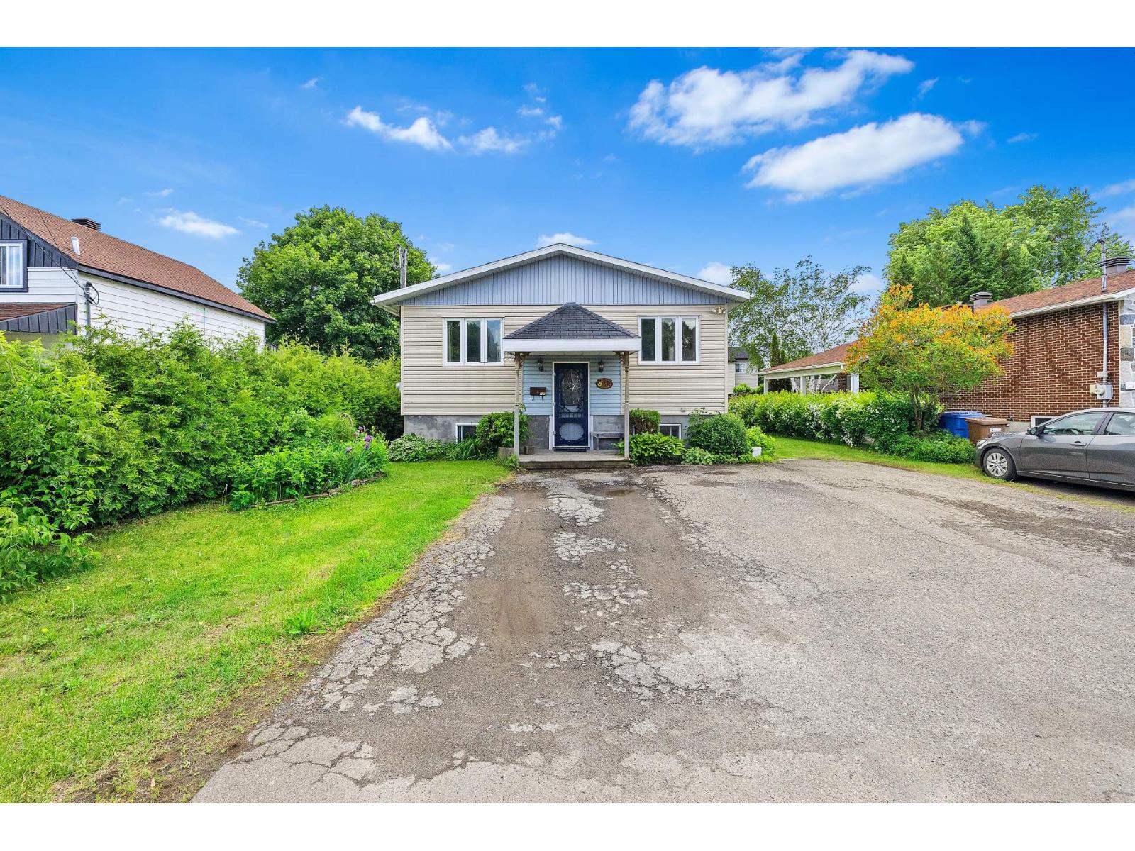 336 Rue Catherine, Lachute, Quebec J8H1E9