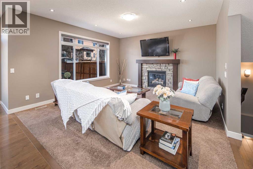 House for Sale in 10 Aspenshire Place SW|Calgary, Alberta T3H0P6 3