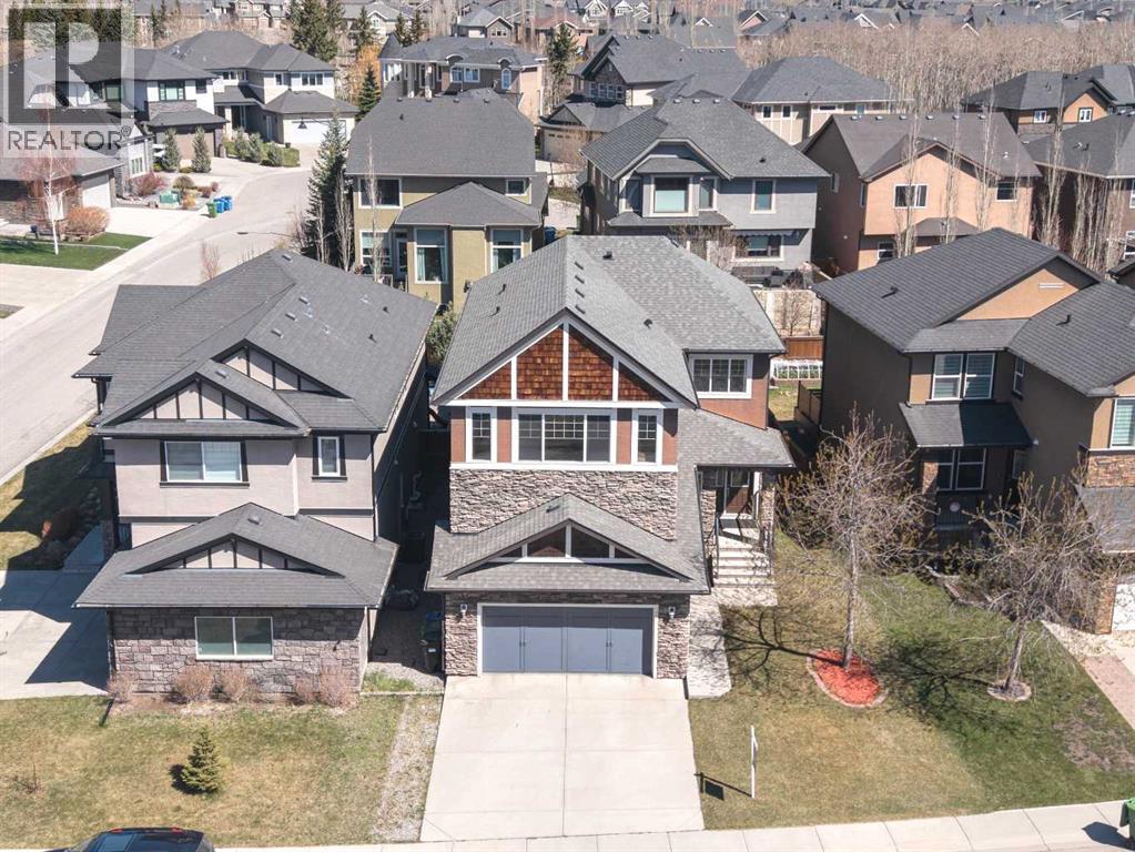 House for Sale in 10 Aspenshire Place SW|Calgary, Alberta T3H0P6 2