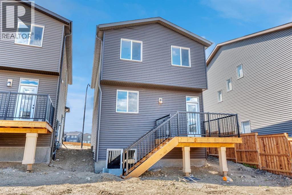 House for Sale in 28 Mitchell Way NW|Calgary, Alberta T3R2G2 3