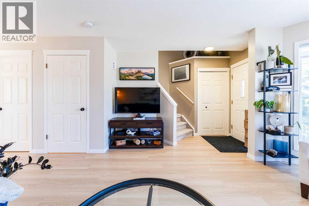 House for Sale in 217 Martin Crossing Way NE|Calgary, Alberta T3J3V4 3