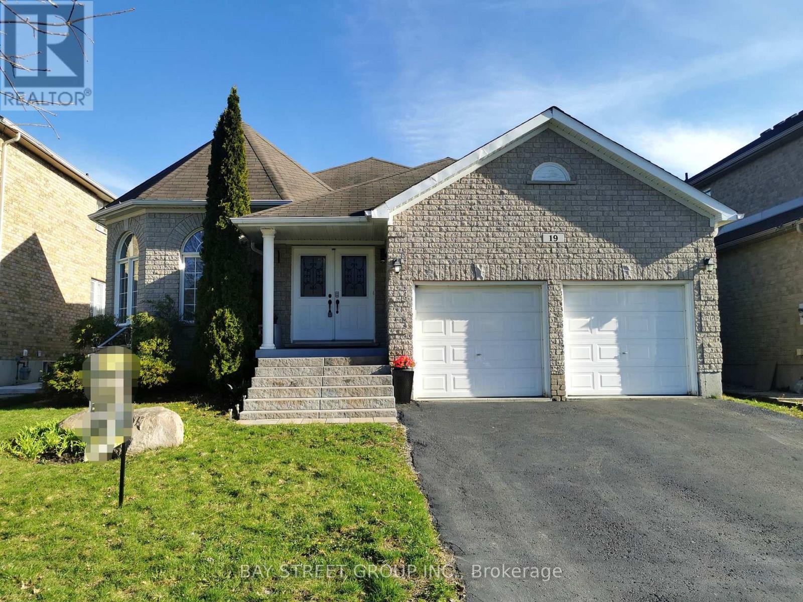 19 FALCON CRESCENT