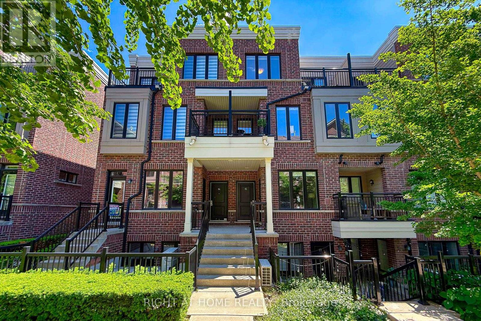 Row / Townhouse for Sale in 15 - 10 CARNATION AVENUE|Toronto (Long Branch), Ontario M8V0B8