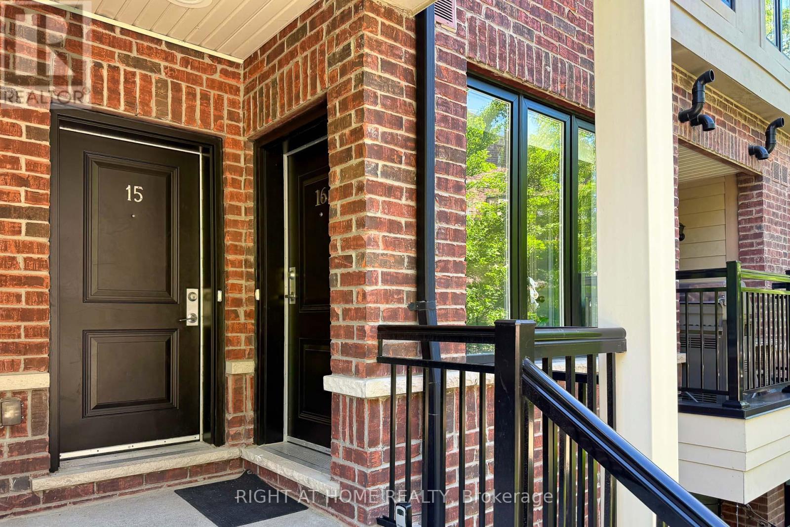Row / Townhouse for Sale in 15 - 10 CARNATION AVENUE|Toronto (Long Branch), Ontario M8V0B8 2