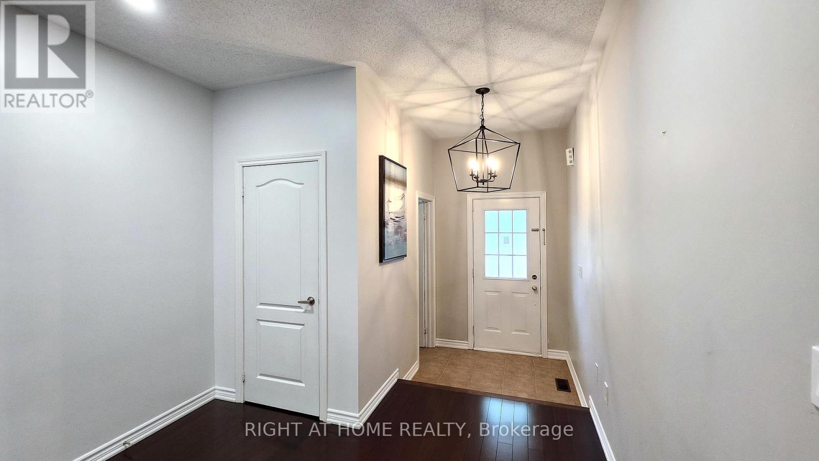 Row / Townhouse for Sale in 1359 KESTELL BOULEVARD|Oakville (JC Joshua Creek), Ontario L6H0C9 4