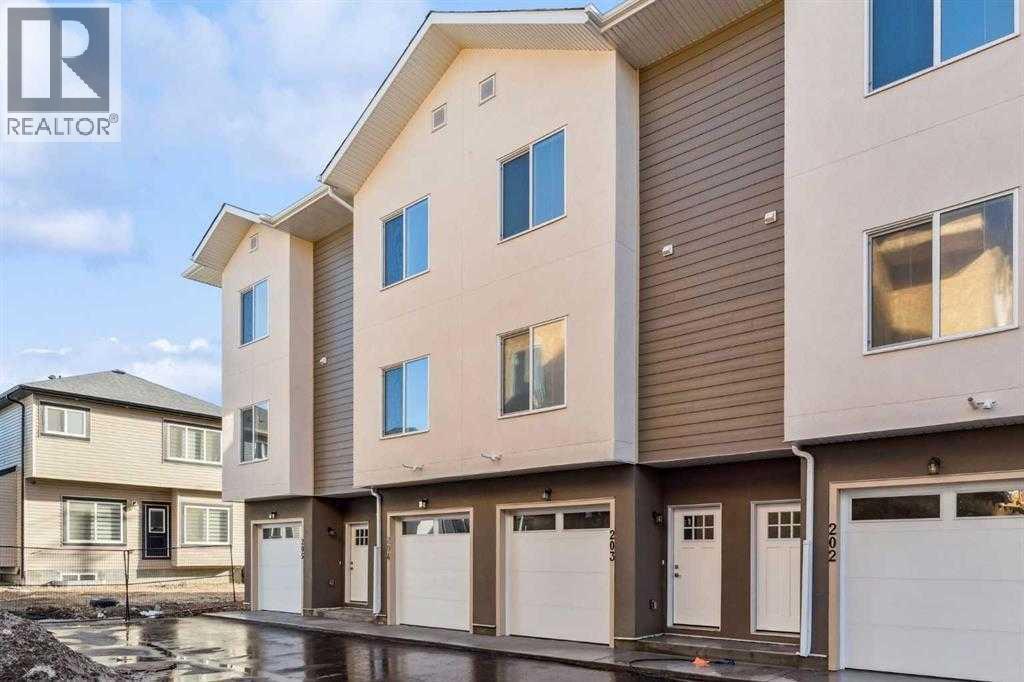 Row / Townhouse for Sale in 203, 95 Saddlecrest Circle NE|Calgary, Alberta T3J0Z2 3
