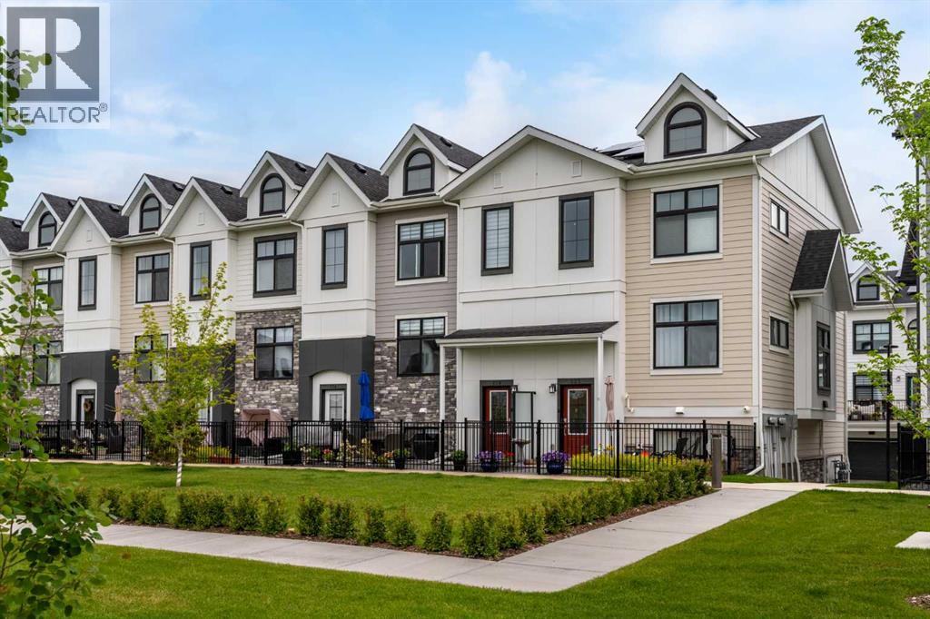 Row / Townhouse for Sale in 218 Les Jardins Park SE|Calgary, Alberta T2C5V3