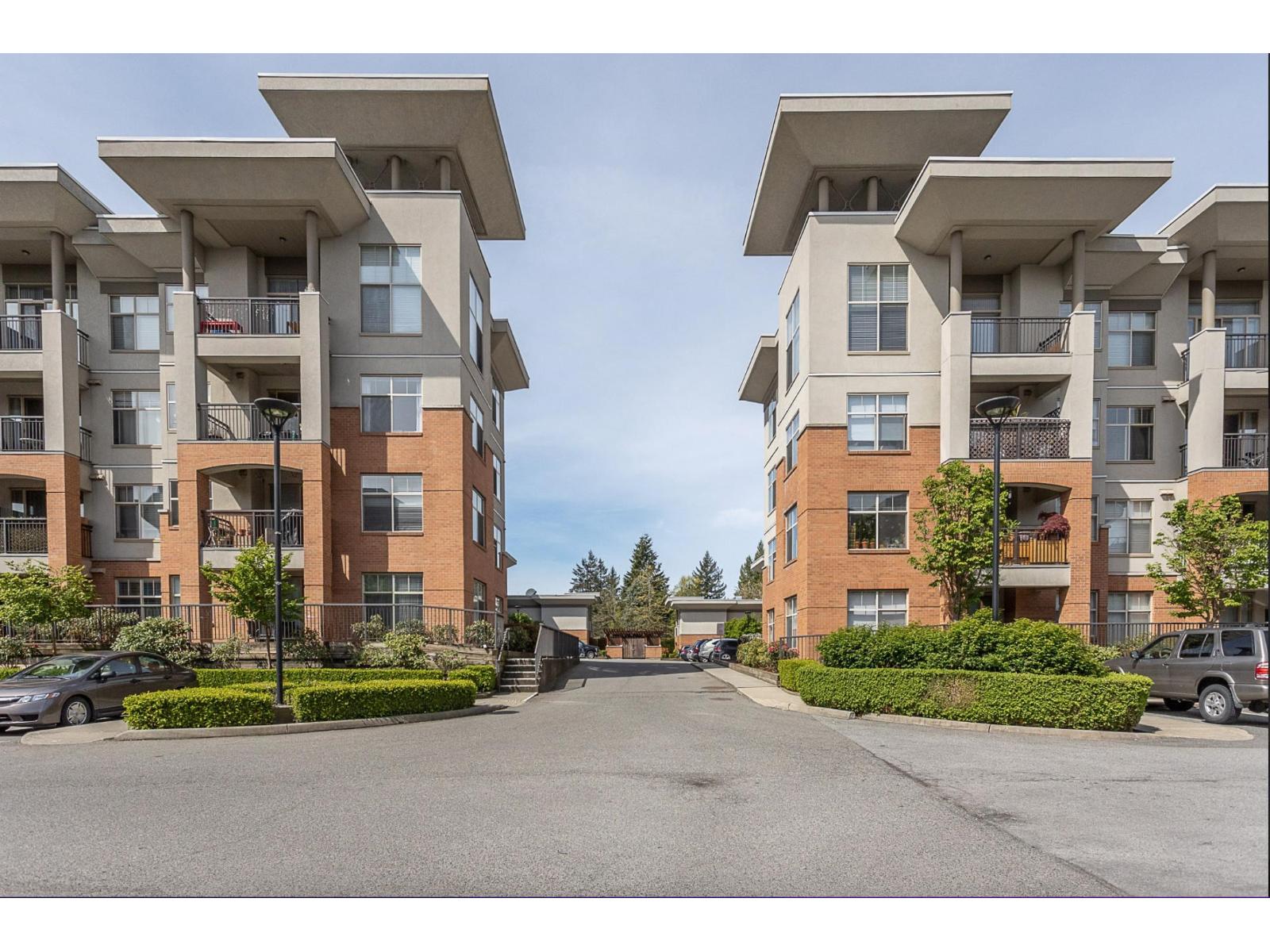 301 33546 HOLLAND AVENUE, Abbotsford, British Columbia V2S0C1