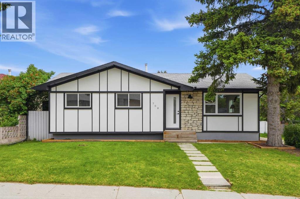 House for Sale in 708 Sacramento Place SW|Calgary, Alberta T2W0R5