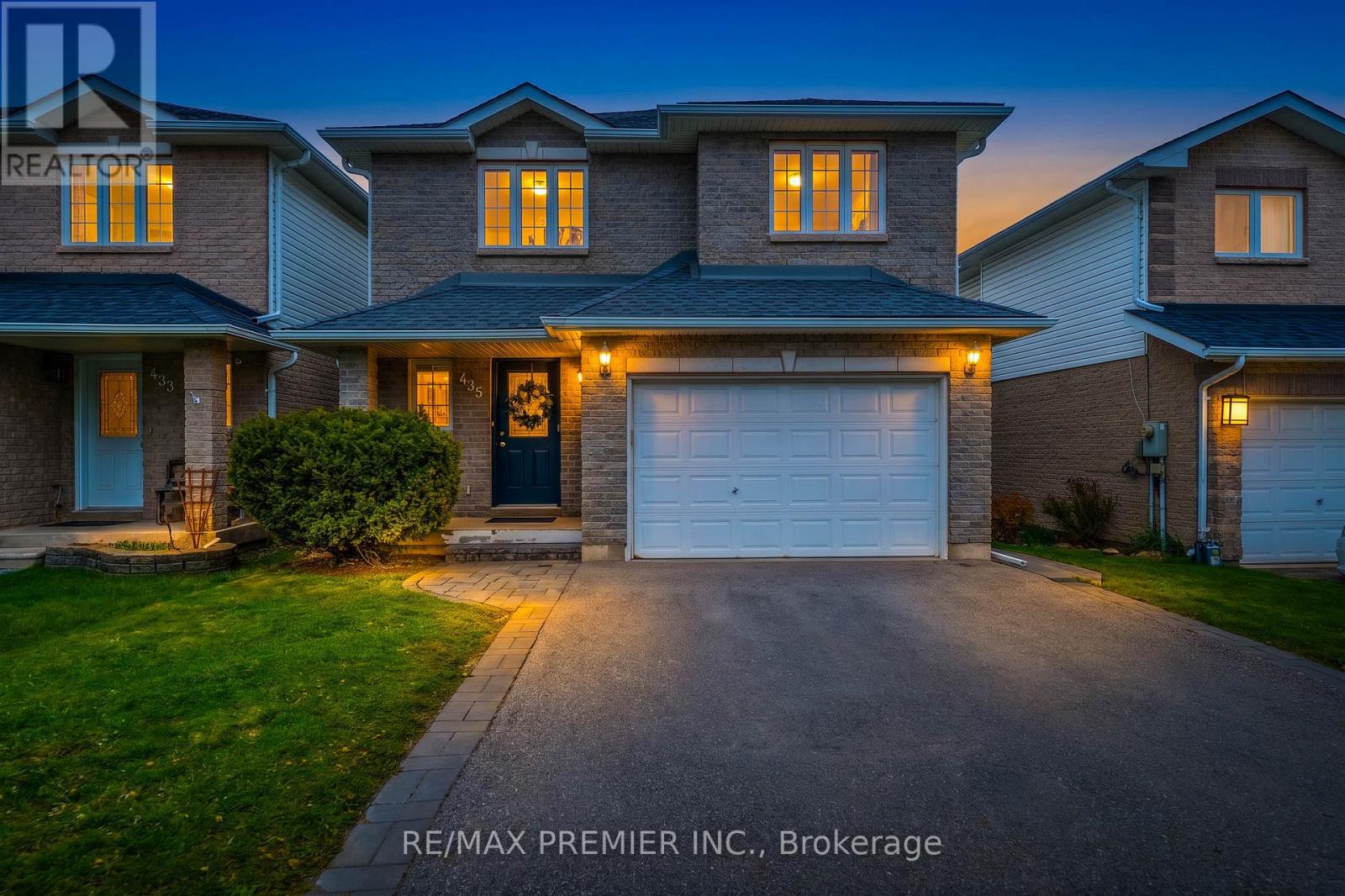 435 SIMCOE STREET