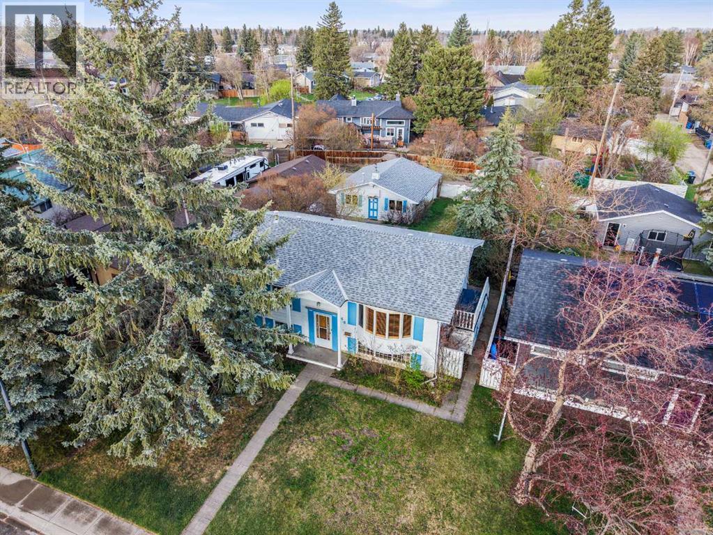 House for Sale in 444 Woodland Crescent SE|Calgary, Alberta T2J1J9 2