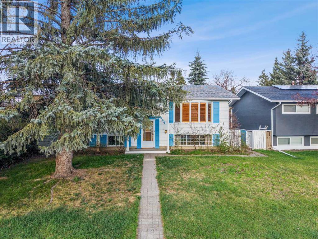 House for Sale in 444 Woodland Crescent SE|Calgary, Alberta T2J1J9 3