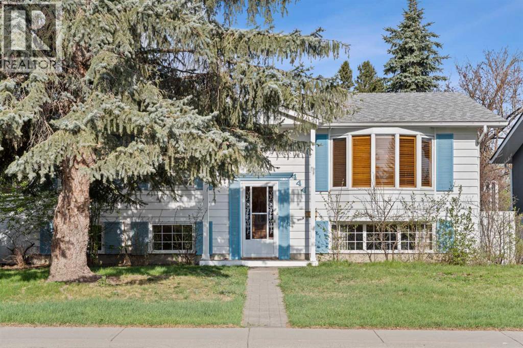 House for Sale in 444 Woodland Crescent SE|Calgary, Alberta T2J1J9 4