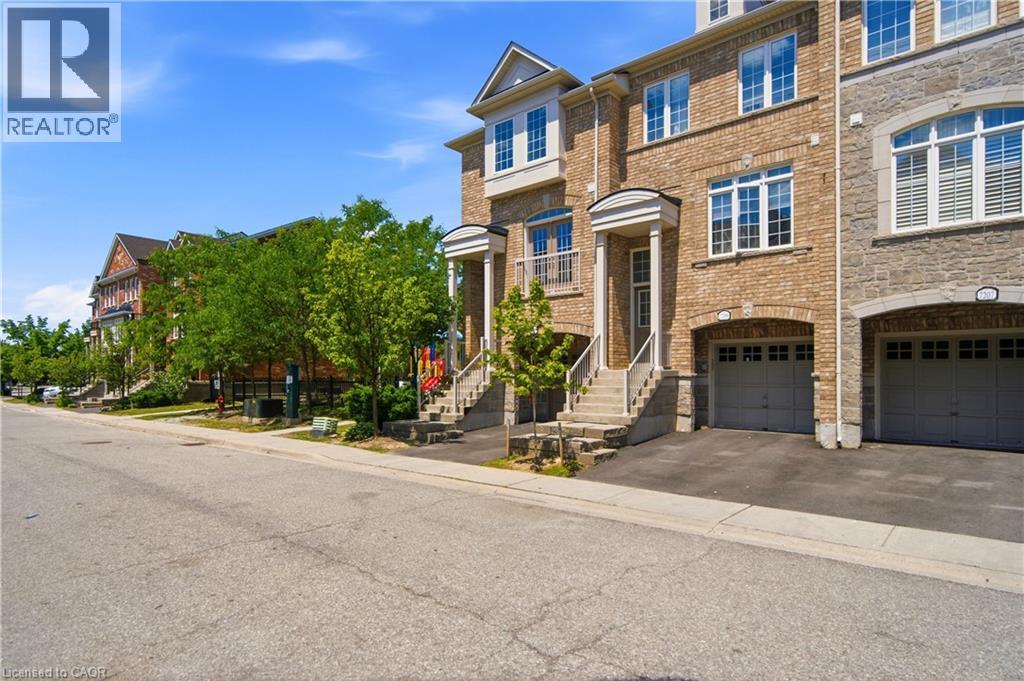 Row / Townhouse for Sale in 7211 TRIUMPH Lane|Mississauga, Ontario L5N0C5 2