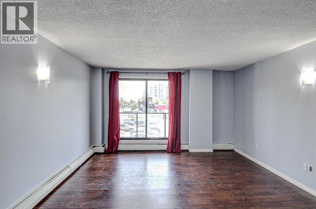 Apartment for Sale in 204, 1900 25A Street SW|Calgary, Alberta T3E1Y5 2