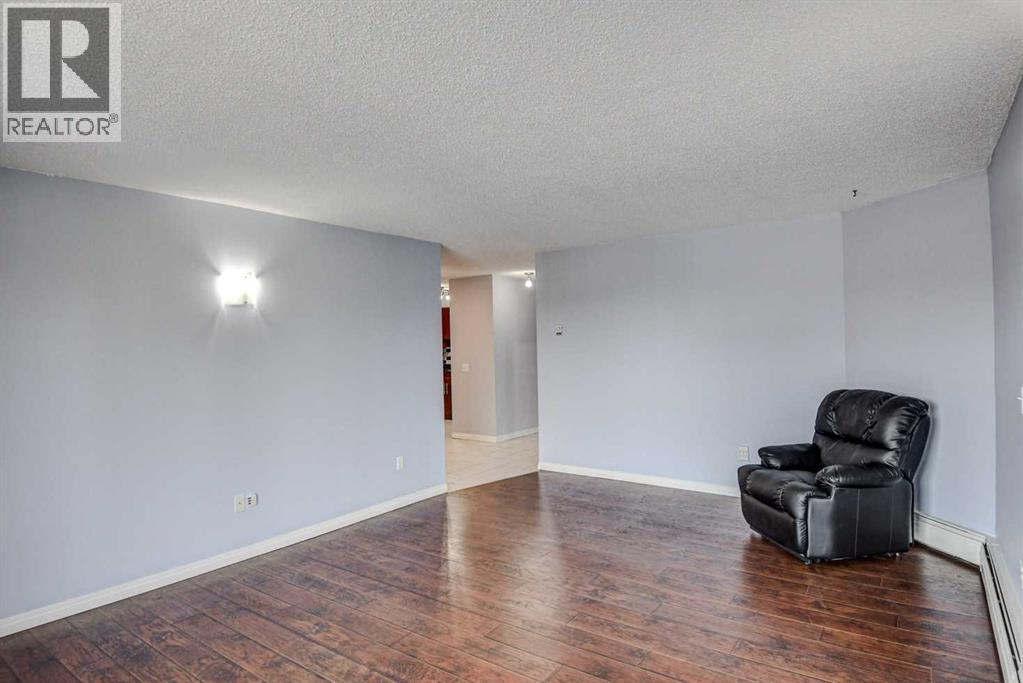 Apartment for Sale in 204, 1900 25A Street SW|Calgary, Alberta T3E1Y5 3