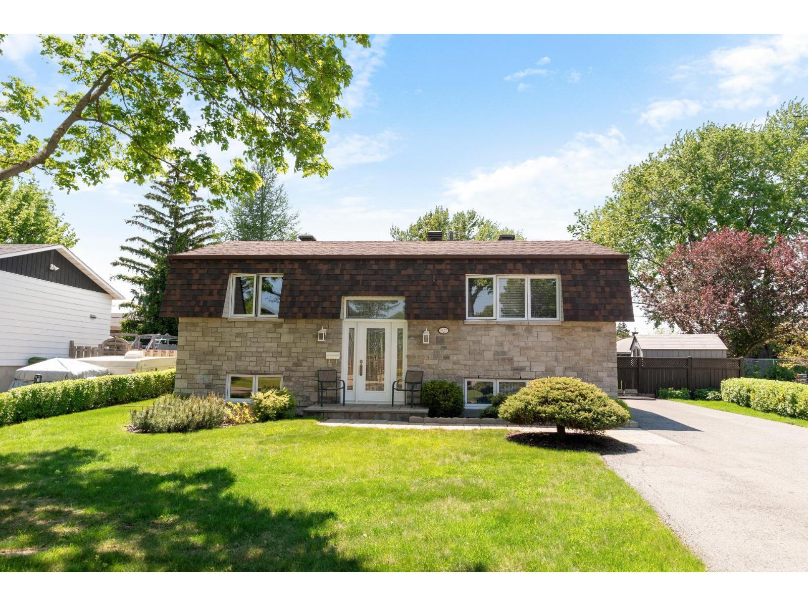 327 Rue Julie, Saint-Eustache, Quebec J7P4K1