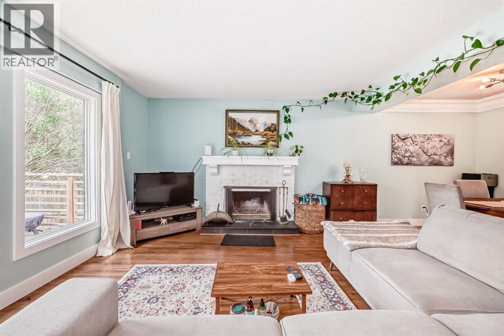 Duplex for Sale in 11169 Sacramento Drive SW|Calgary, Alberta T2W0J6 4