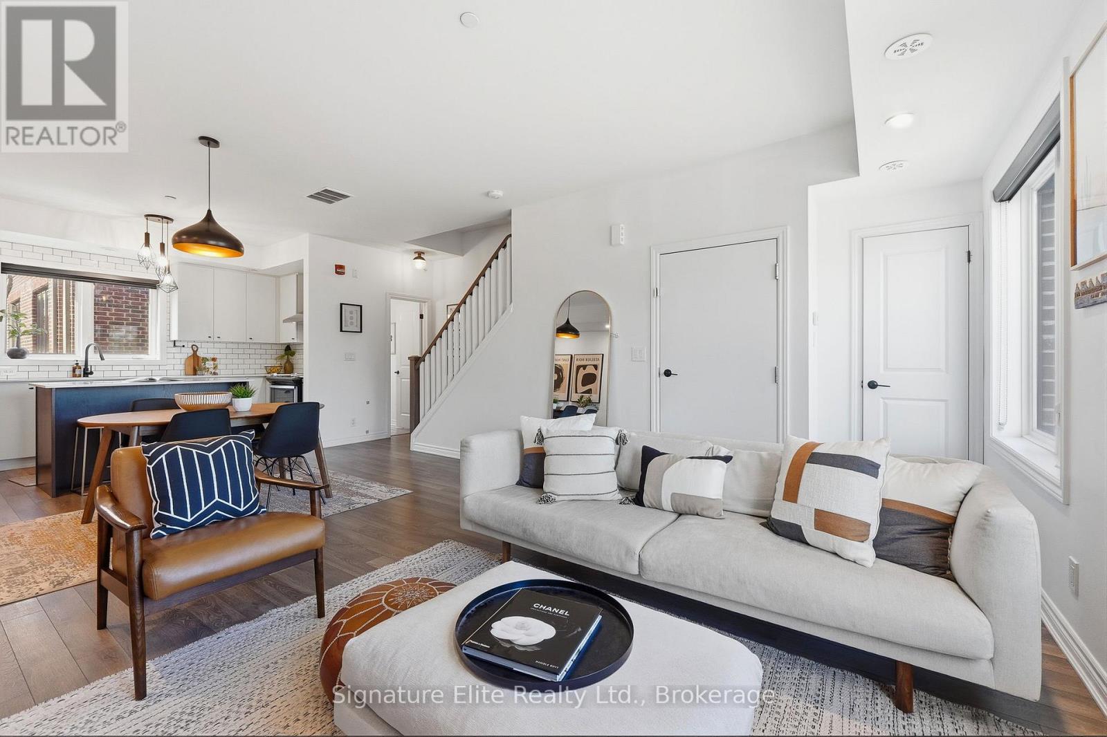 Row / Townhouse for Sale in 11 - 3580 LAKE SHORE BOULEVARD W|Toronto (Long Branch), Ontario M8W0C2 5