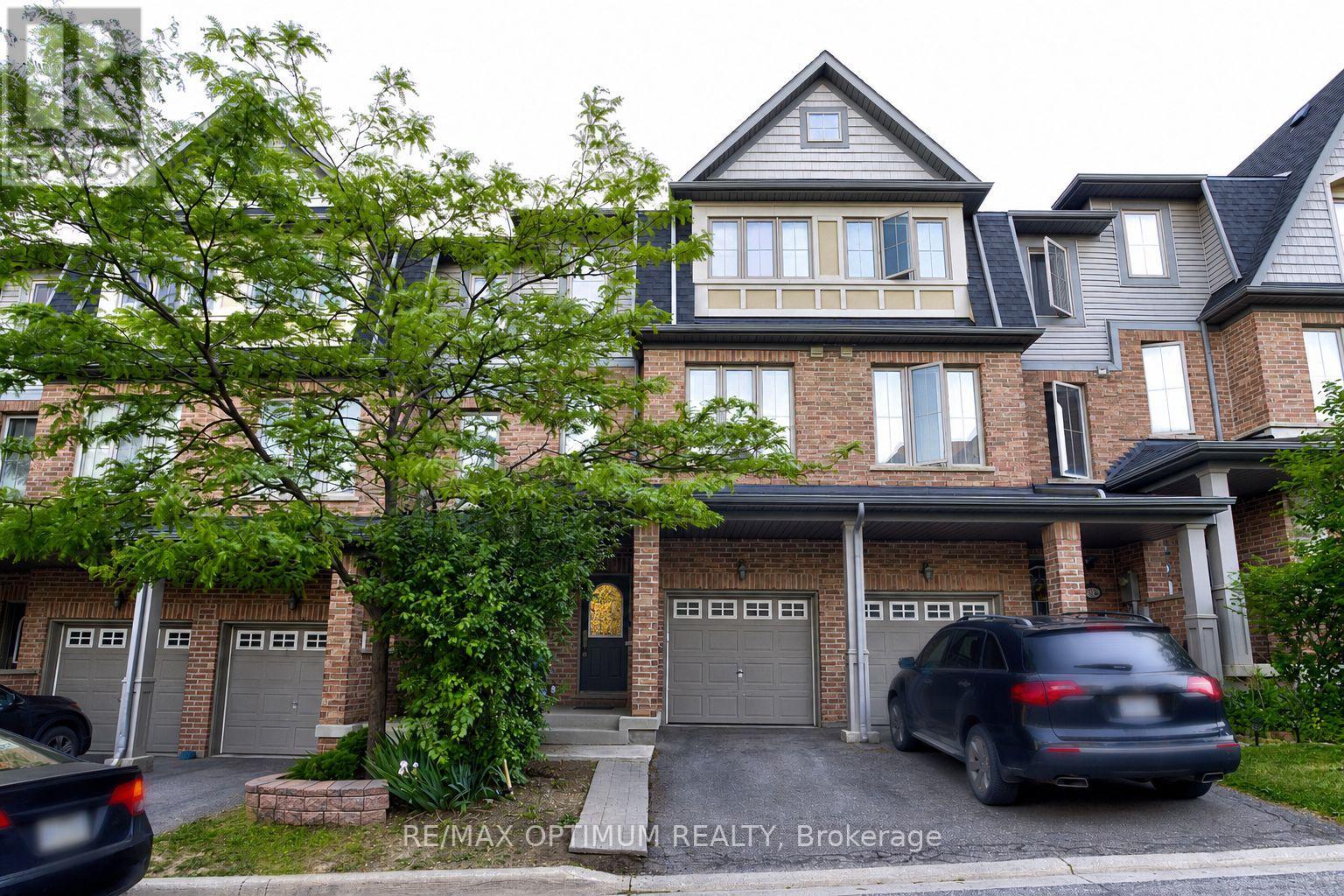 Row / Townhouse for Sale in 117 CEDAR LAKE CRESCENT|Brampton (Bram West), Ontario L6Y0R1 2