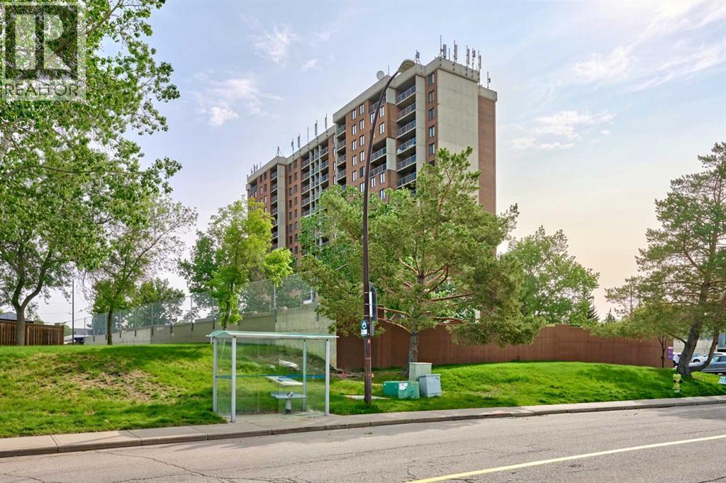 Apartment for Sale in 711, 4944 dalton Drive NW|Calgary, Alberta T3A2E6 2