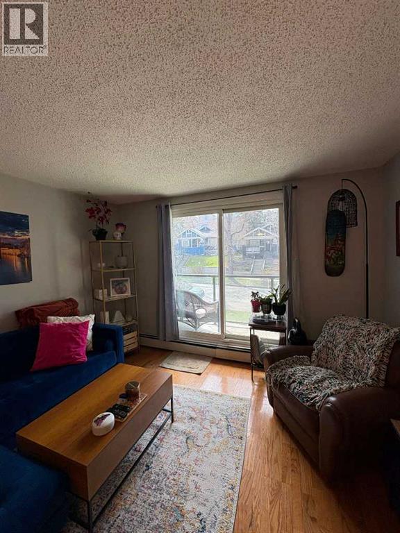 Apartment for Sale in 201, 1808 18 Street SW|Calgary, Alberta T2T4T2 2