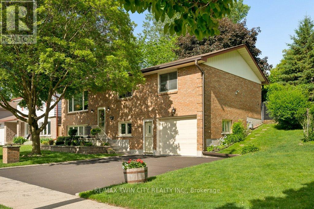 336 MANCHESTER ROAD, Kitchener, Ontario N2B1A4
