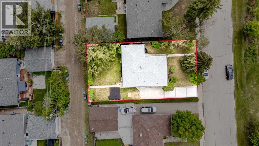 House for Sale in 132 Haysboro Crescent SW|Calgary, Alberta T2V3G3 3