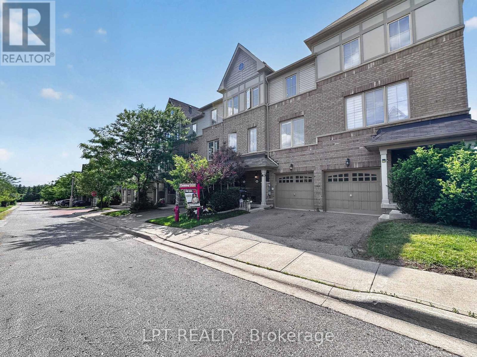 Row / Townhouse for Sale in 44 CEDAR LAKE CRESCENT|Brampton (Bram West), Ontario L6Y0P9 2
