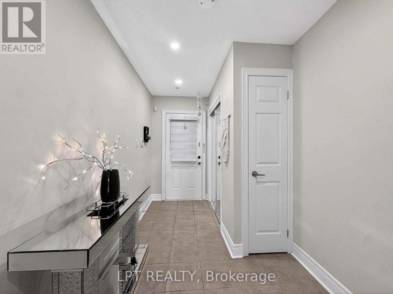 Row / Townhouse for Sale in 44 CEDAR LAKE CRESCENT|Brampton (Bram West), Ontario L6Y0P9 4