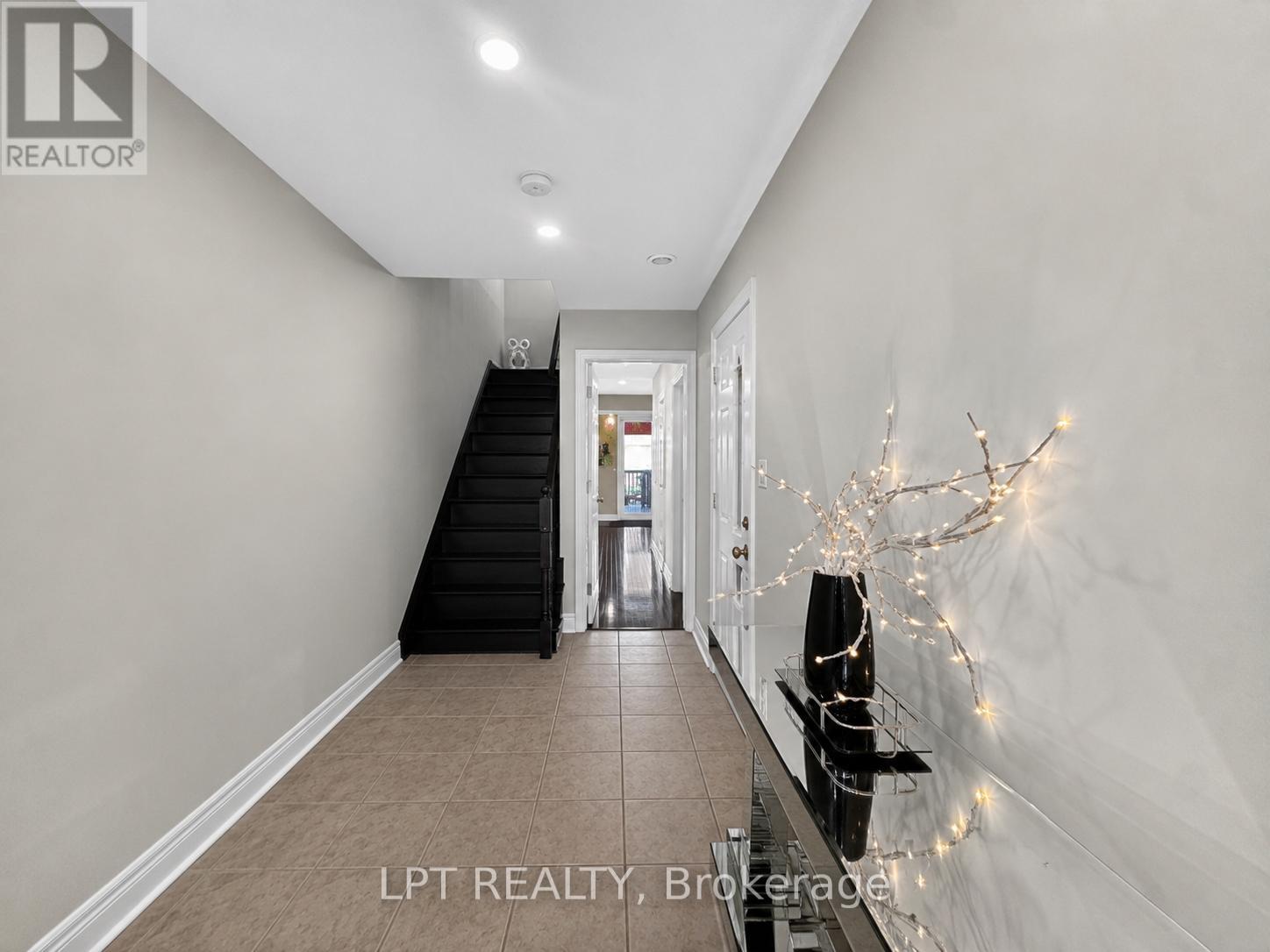 Row / Townhouse for Sale in 44 CEDAR LAKE CRESCENT|Brampton (Bram West), Ontario L6Y0P9 5
