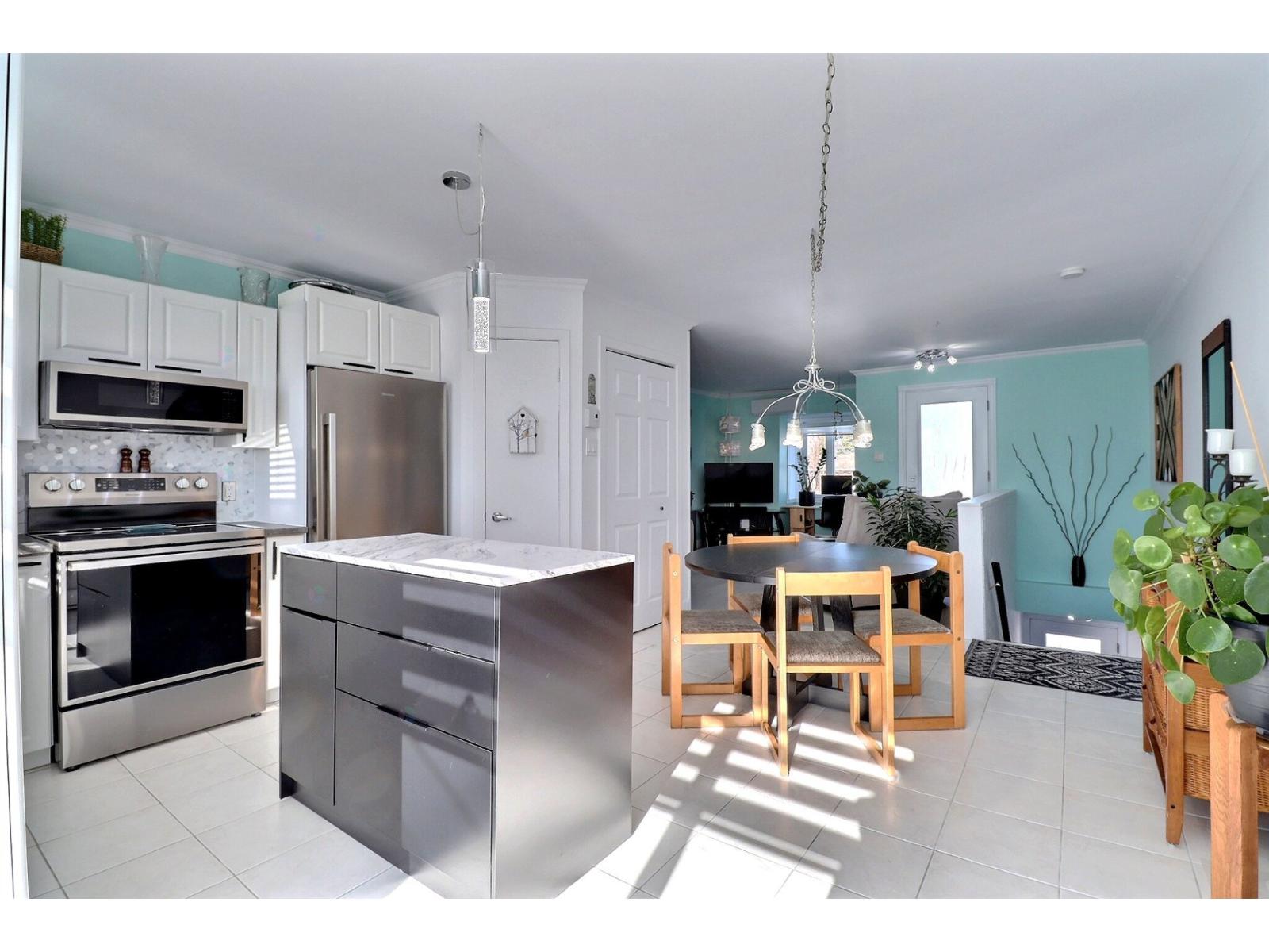 2564 Rue des Pélicans, Saguenay (Jonquière), Quebec G7X9Z3