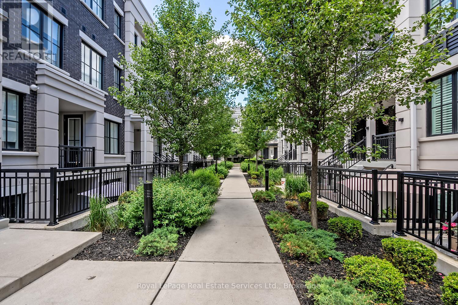 Row / Townhouse for Sale in 723 - 665 CRICKLEWOOD DRIVE|Mississauga (Mineola), Ontario L5G0B9 2