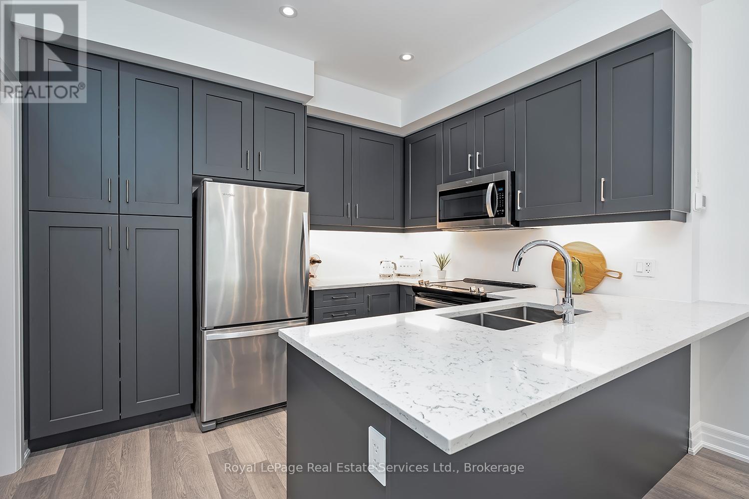 Row / Townhouse for Sale in 723 - 665 CRICKLEWOOD DRIVE|Mississauga (Mineola), Ontario L5G0B9 4