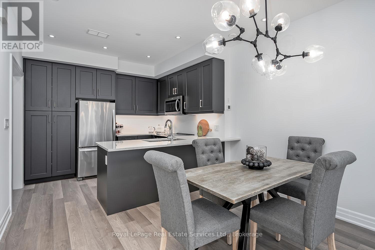 Row / Townhouse for Sale in 723 - 665 CRICKLEWOOD DRIVE|Mississauga (Mineola), Ontario L5G0B9 5