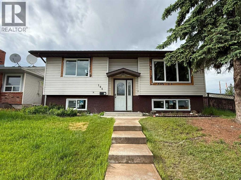 House for Sale in 164 Manora Crescent NE|Calgary, Alberta T2A4S5