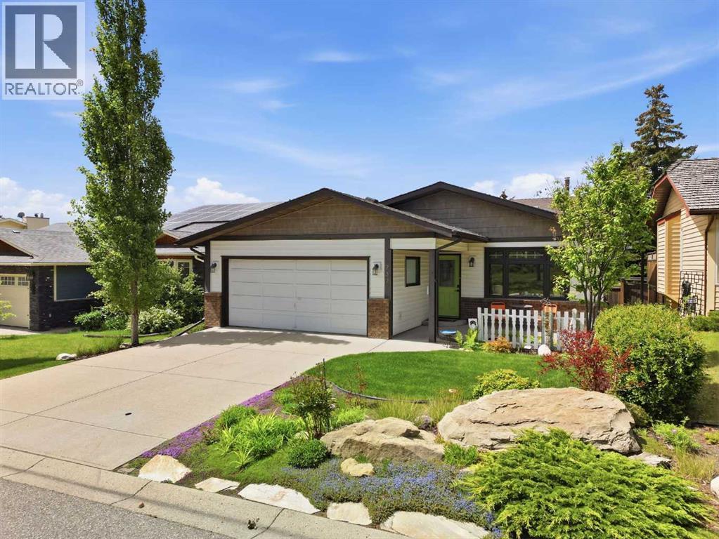 House for Sale in 232 Hawkcliff Way NW|Calgary, Alberta T3G2T4 2