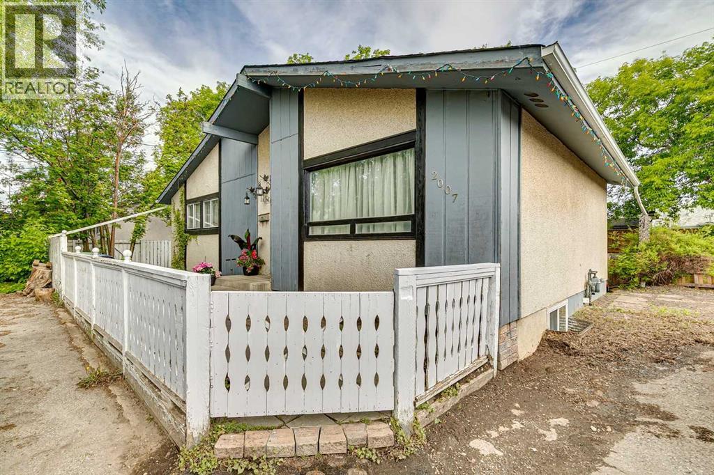 House for Sale in 2007 Olympia Drive SE|Calgary, Alberta T2C1H6