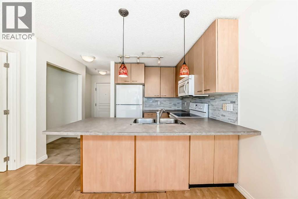 Apartment for Sale in 205, 5115 Richard Road SW|Calgary, Alberta T3E7M7 5