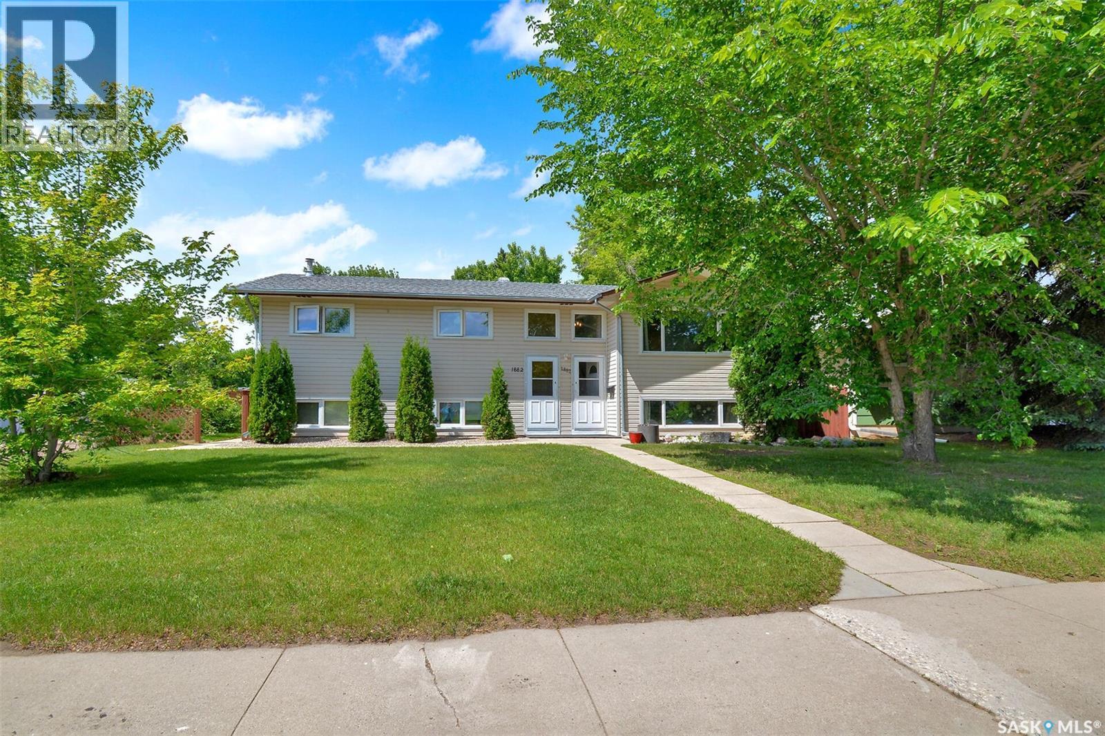 Saskatoon Eastview 合法双拼投资物业 5卧2卫 月租$4000