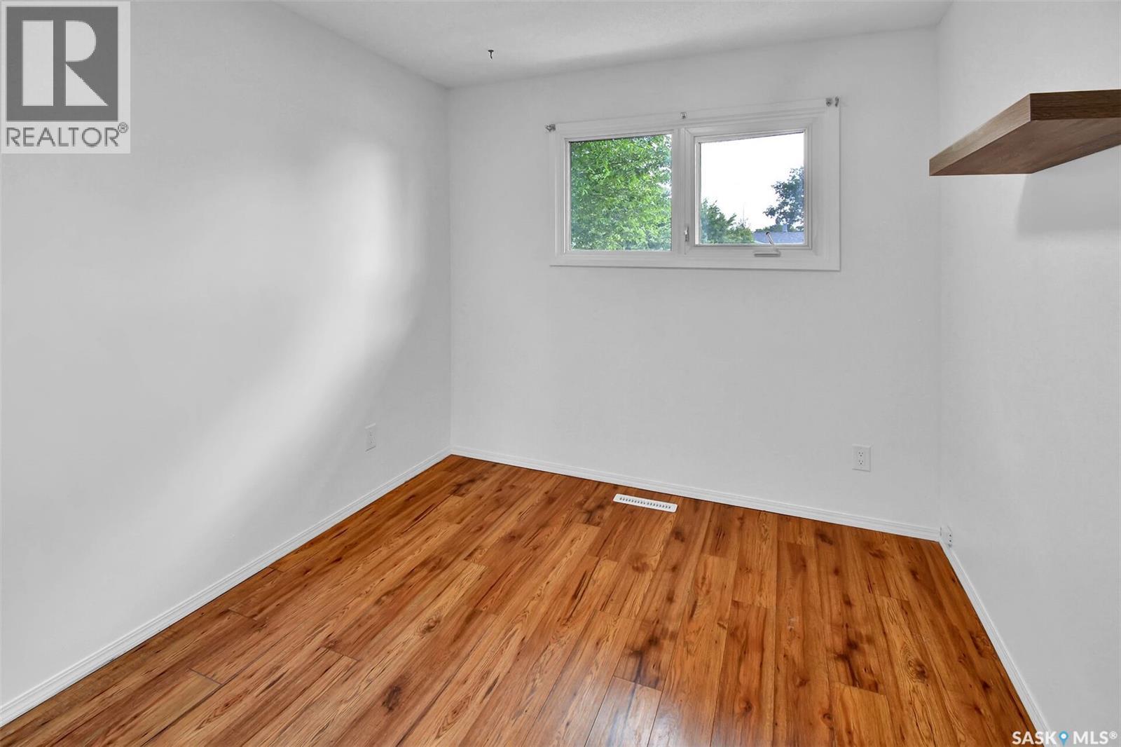 Saskatoon Eastview 合法双拼投资物业 5卧2卫 月租$4000 - 13