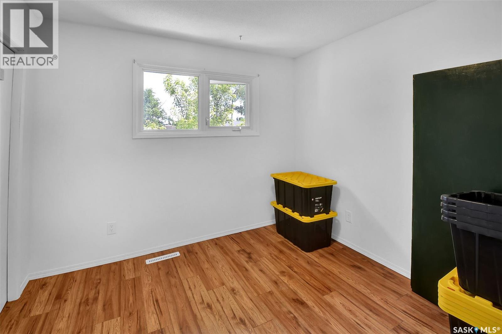 Saskatoon Eastview 合法双拼投资物业 5卧2卫 月租$4000 - 14